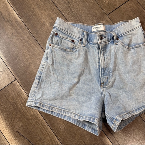 Abercrombie & Fitch 4” Hi Rise Mom Shorts - Picture 3 of 6